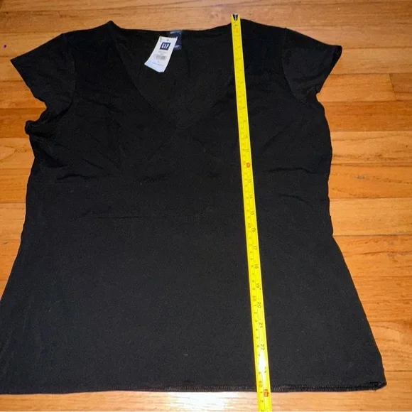 GAP Black Short Sleeve V-Neck Spandex Polyester and Rayon blend top - Picture 3 of 5